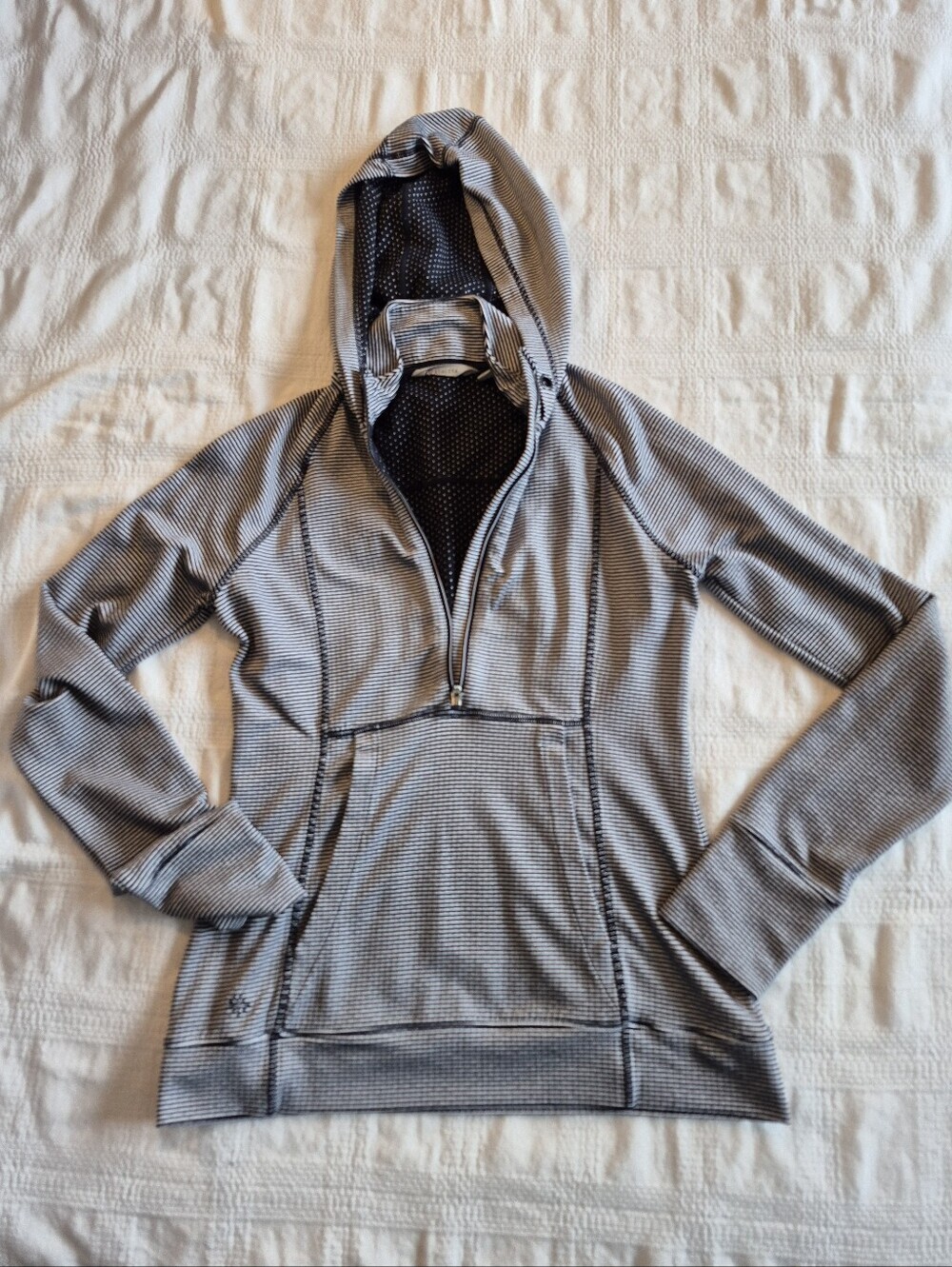 Athleta women's XXS Heavenly Hail shirt attached hood blue & white stripe VGUC